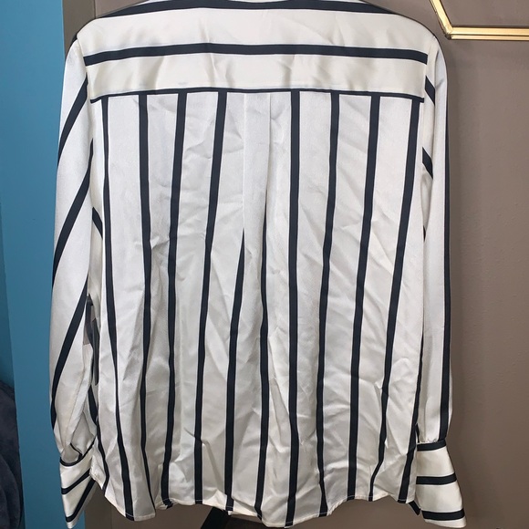 Vince Camuto, cream/black button down. Women’s L $20 - Picture 7 of 7